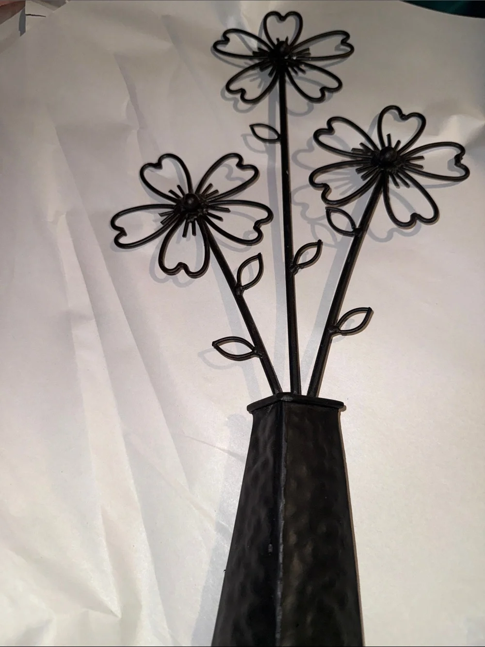 Black Metal Flower Vase Accent - Decorative Stem Arrangement
